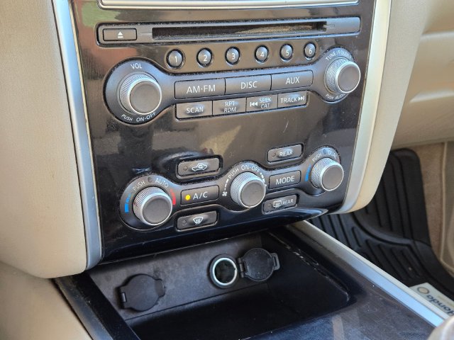 Used 2015 Nissan Pathfinder SV w/ Trailer Tow Package FWD image 27