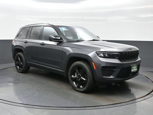 Used 2023 Jeep Grand Cherokee Altitude AWD/4WD image 11
