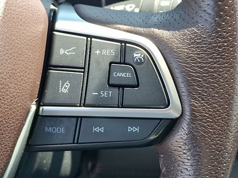 Used 2022 Toyota Sienna Platinum AWD/4WD image 24