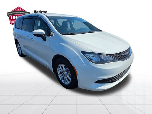 Used 2018 Chrysler Pacifica LX FWD image 5