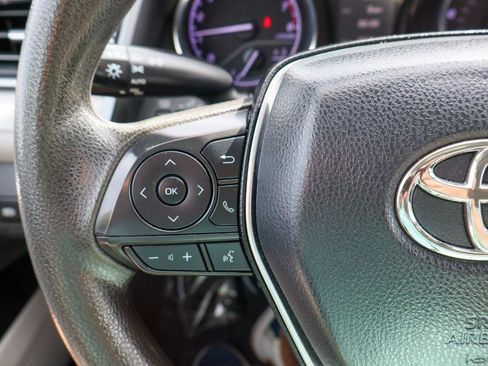 Used 2019 Toyota Camry LE image 16