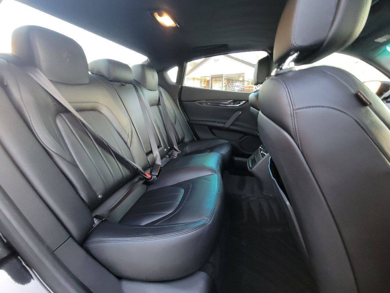 Used 2015 Maserati Quattroporte S Q4 AWD/4WD image 23