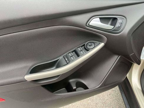 Used 2017 Ford Focus Titanium FWD image 12