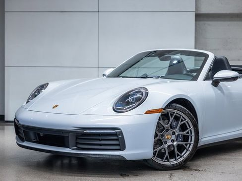 Used 2024 Porsche 911 Carrera w/ Premium Package image 18
