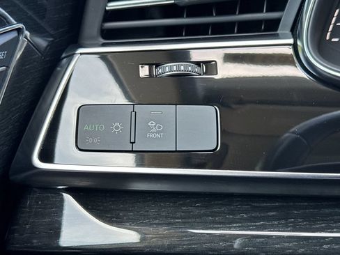 Used 2020 Audi Q8 Premium Plus w/ Premium Plus Package AWD/4WD image 38