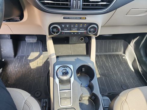 Used 2020 Ford Escape Titanium AWD/4WD image 23