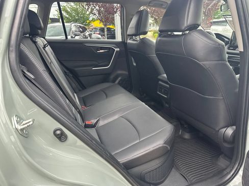 Used 2022 Toyota RAV4 XLE Premium AWD/4WD image 15