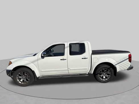 Used 2019 Nissan Frontier SL AWD/4WD image 9