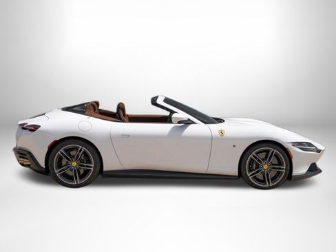 Used 2024 Ferrari Roma Spider RWD image 8