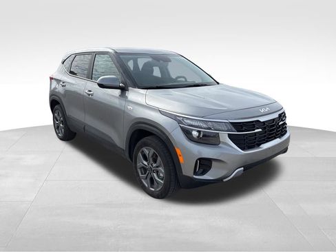 Certified 2025 Kia Seltos LX image 4