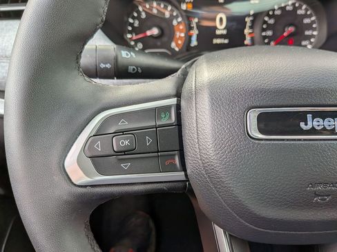 Used 2024 Jeep Compass Latitude AWD/4WD image 19