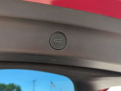 Used 2022 Tesla Model Y Performance AWD/4WD image 17