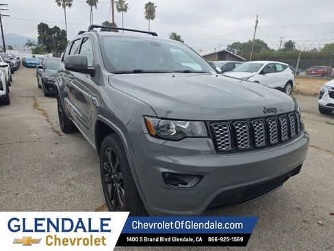 Used 2019 Jeep Grand Cherokee Altitude RWD image 9