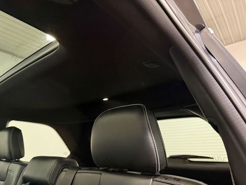 Used 2024 Jeep Grand Cherokee Overland AWD/4WD image 9