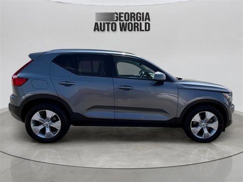 Used 2019 Volvo XC40 T5 Momentum image 11