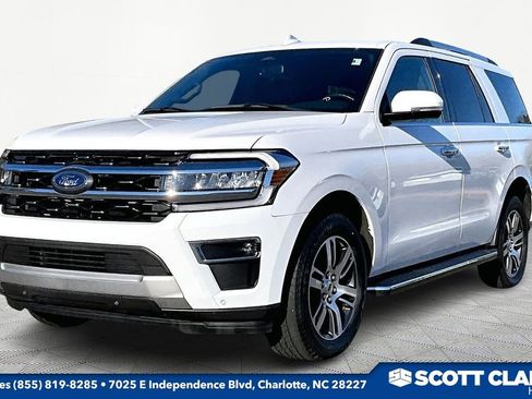 Used 2023 Ford Expedition Limited image 3