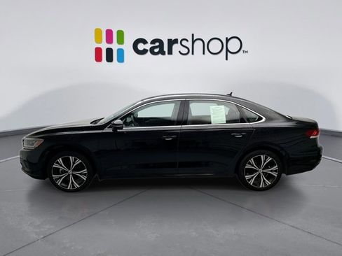 Used 2021 Volkswagen Passat 2.0T SE image 2
