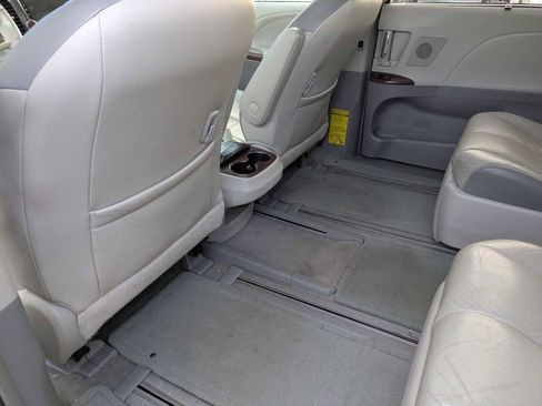 Used 2012 Toyota Sienna Limited image 17