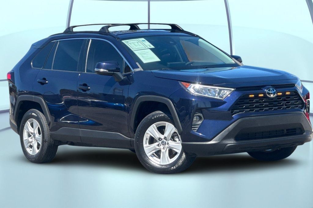 Used 2021 Toyota RAV4 XLE AWD/4WD image 2