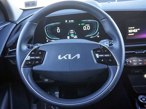 Used 2025 Kia Niro EX w/ EX Cold Weather Package image 47