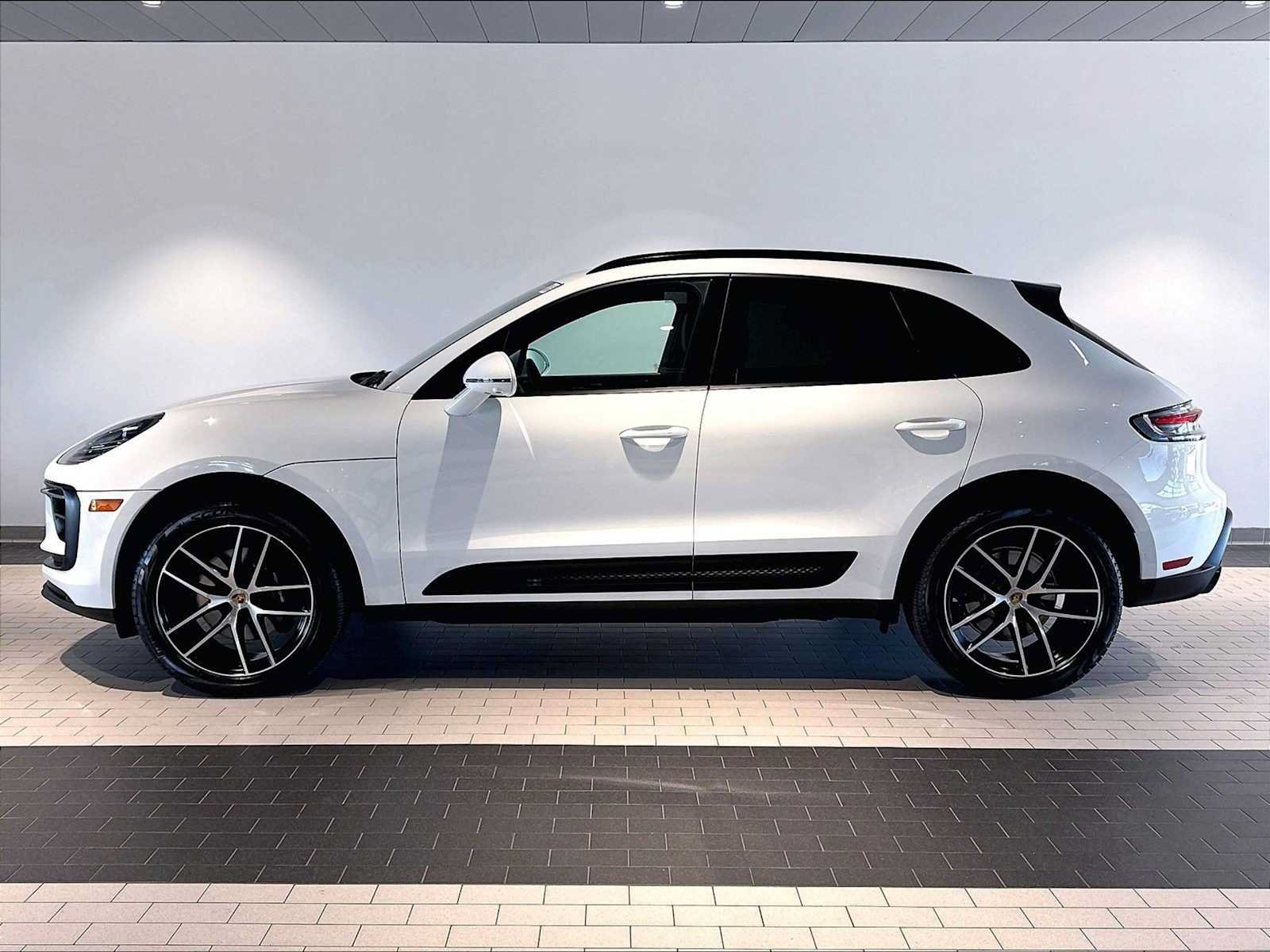 Used 2026 Porsche Macan AWD/4WD image 2