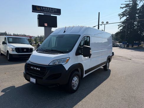 Used 2023 RAM ProMaster 2500 FWD image 2