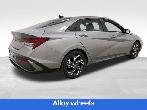 Certified 2025 Hyundai Elantra Limited image 5