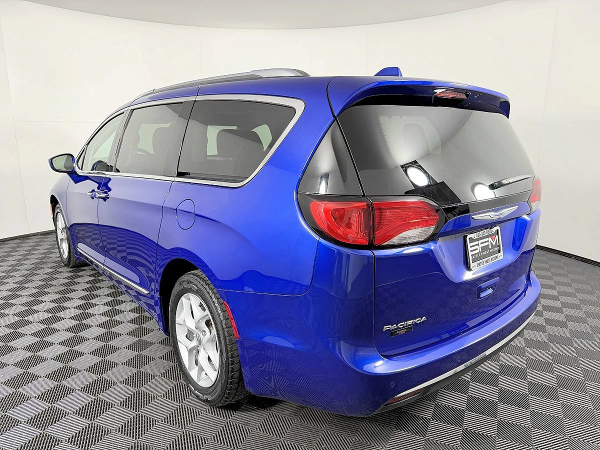 Used 2018 Chrysler Pacifica Touring-L w/ Tire & Wheel Group FWD image 15