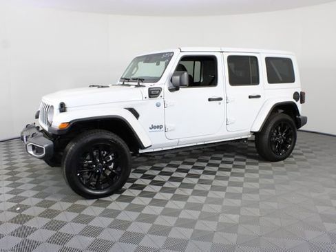 Used 2025 Jeep Wrangler Unlimited Sahara w/ Safety Group AWD/4WD image 2