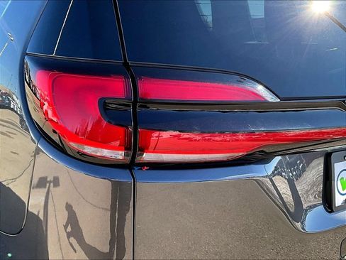 Used 2023 Chrysler Pacifica Touring-L FWD image 26