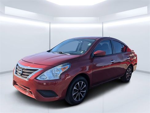 Used 2019 Nissan Versa SV image 7