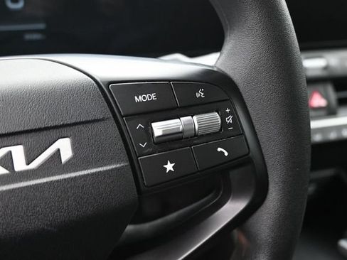 Used 2025 Kia K4 FWD image 19