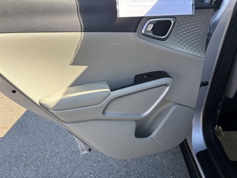 Used 2020 Kia Soul LX image 16