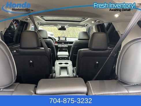 Used 2025 Honda Pilot Elite image 64