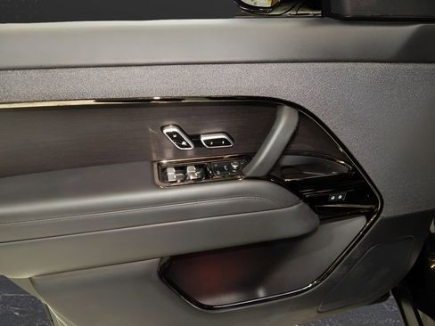 Used 2023 Land Rover Range Rover Sport SE Dynamic image 14