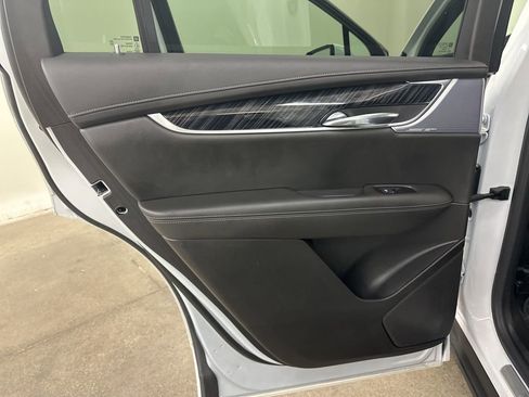Used 2025 Cadillac XT6 Premium Luxury image 28