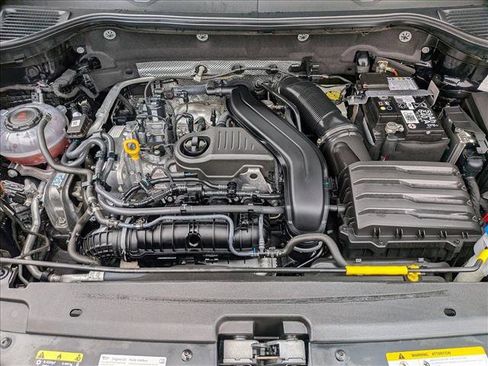 Used 2024 Volkswagen Taos SE image 23