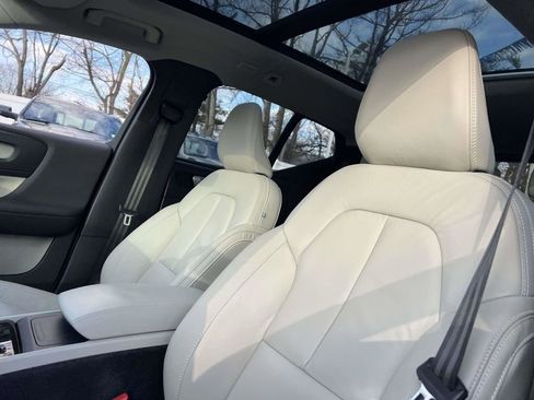 Used 2023 Volvo XC40 B5 Ultimate w/ Climate Package image 14