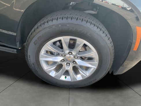 Used 2025 Chevrolet Suburban Premier AWD/4WD image 28