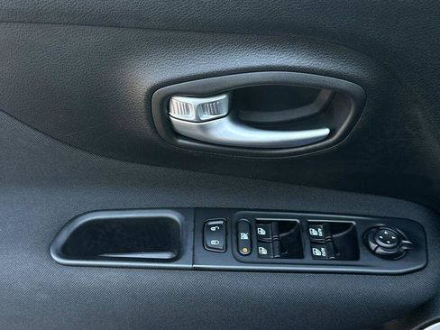 Used 2020 Jeep Renegade Sport image 11