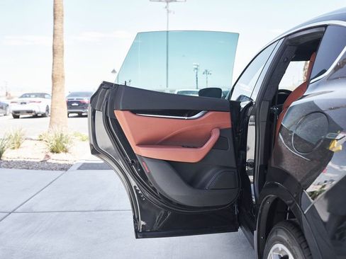 Used 2022 Maserati Levante Modena image 15