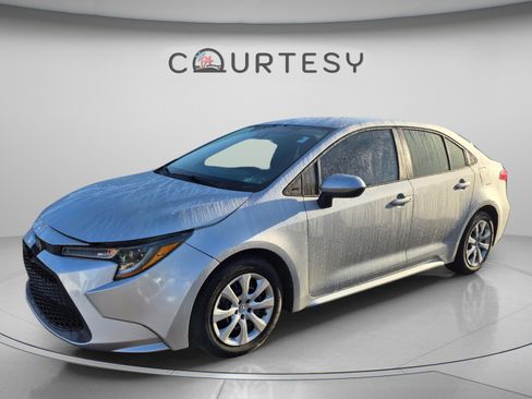 Used 2021 Toyota Corolla LE FWD image 1