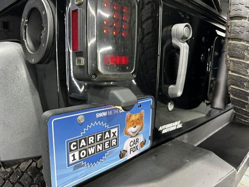 Used 2014 Jeep Wrangler Unlimited Rubicon w/ Connectivity Group AWD/4WD image 39