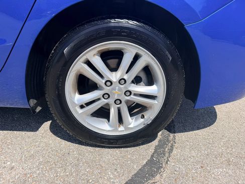 Used 2016 Chevrolet Cruze LT w/ Sun And Sound Package FWD image 2