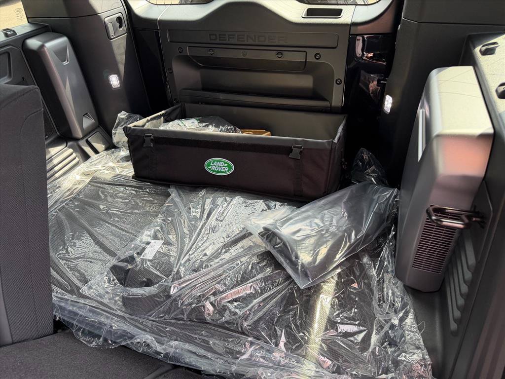 New 2026 Land Rover Defender 110 OCTA AWD/4WD image 13
