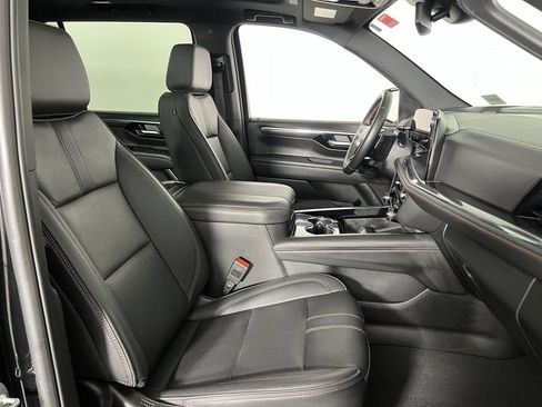 Used 2025 Chevrolet Suburban RST w/ Sun And Tow Package image 33