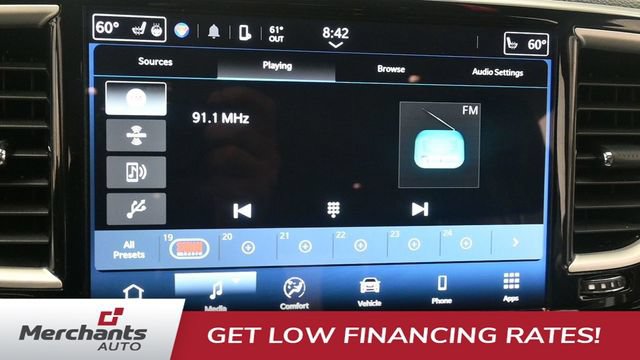 Used 2024 Chrysler Pacifica Touring-L FWD image 19