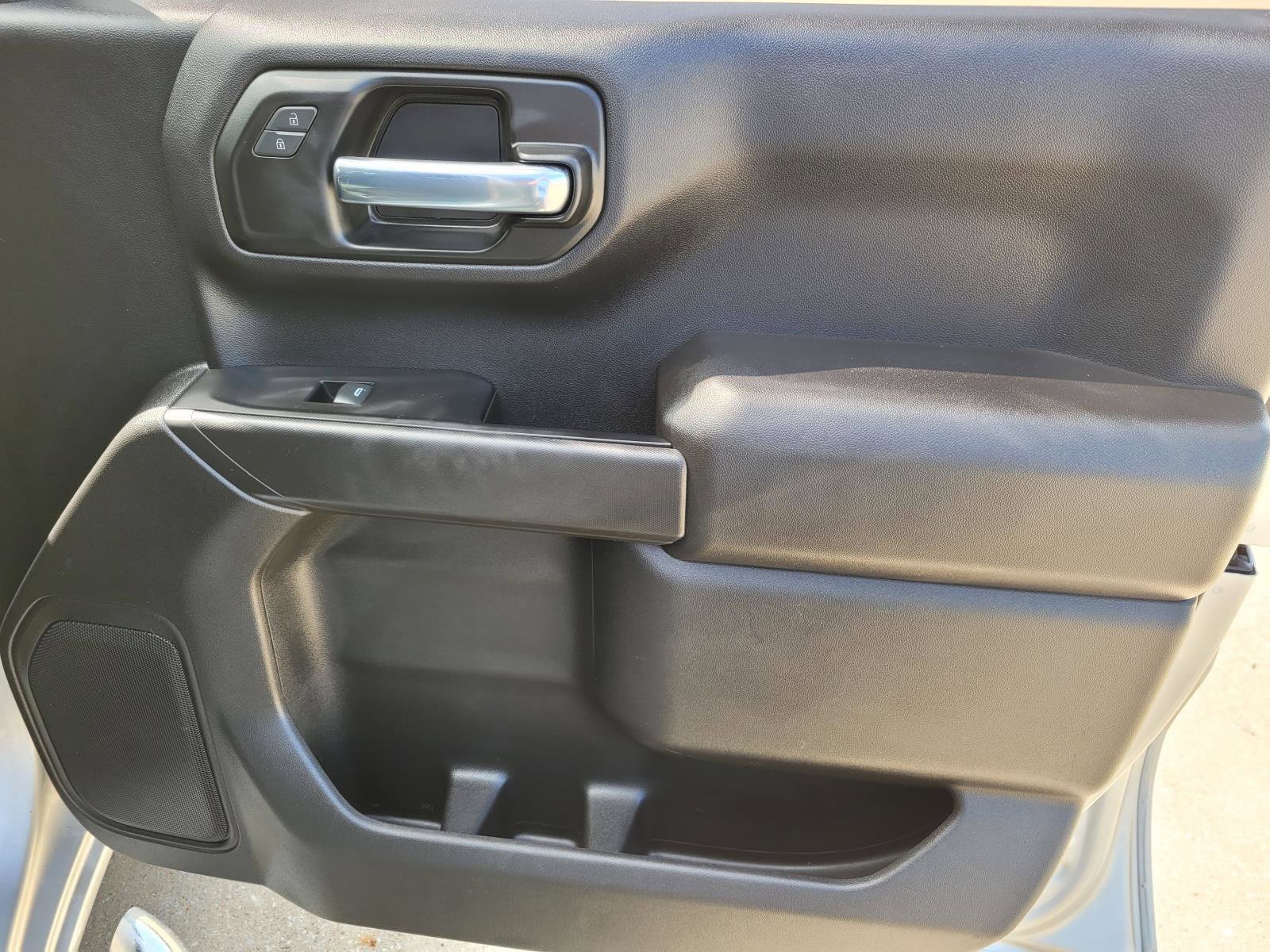 Used 2022 Chevrolet Silverado 1500 Custom w/ LPO, Dark Essentials Package RWD image 8
