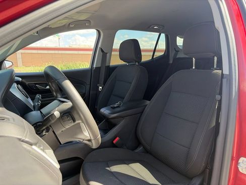 Used 2024 GMC Terrain SLE w/ Driver Convenience Package FWD image 14