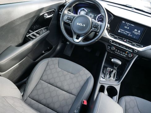 Certified 2022 Kia Niro LXS image 9
